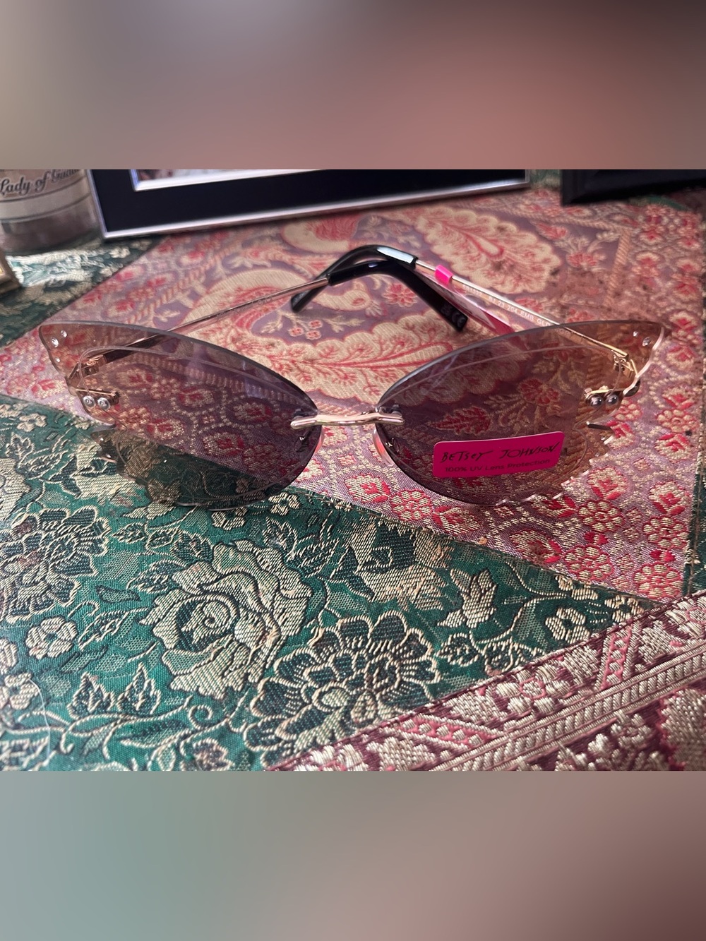Betsey Johnson Purple Gradient Butterfly Rimless Sunglasses with Gold Bridge - Picture 3 of 4